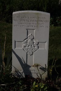 Bois Grenier Communal Cemetery - Fenton, William Vernon