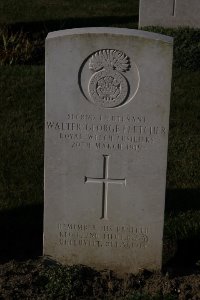 Bois Grenier Communal Cemetery - Fletcher, Reginald William