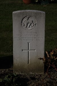 Bois Grenier Communal Cemetery - Goodhall, W J