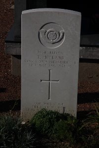 Bois Grenier Communal Cemetery - Holland, T