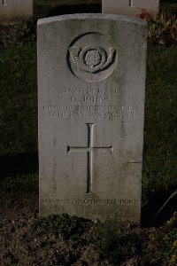 Bois Grenier Communal Cemetery - Johns, Oswald