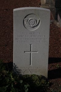 Bois Grenier Communal Cemetery - Johnson, Ernest