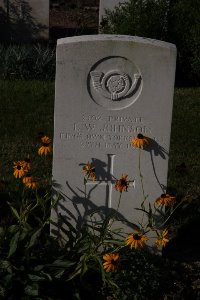 Bois Grenier Communal Cemetery - Johnson, L W