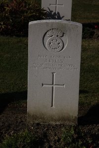 Bois Grenier Communal Cemetery - Kelly, J