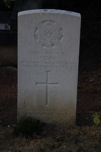 Bois Grenier Communal Cemetery - Lyon, John