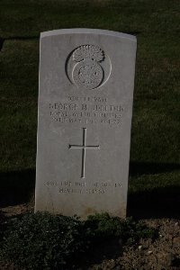 Bois Grenier Communal Cemetery - Middleton, George