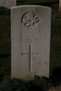 Bois Grenier Communal Cemetery - Miller, H W