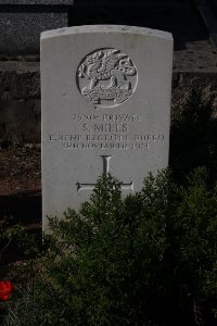 Bois Grenier Communal Cemetery - Mills, S