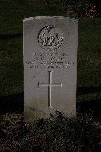 Bois Grenier Communal Cemetery - Morris, F H