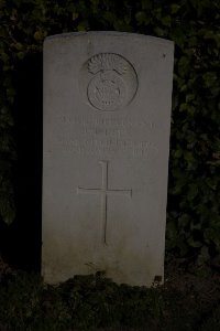 Bois Grenier Communal Cemetery - Rees, John Trevor