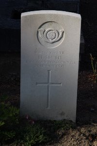 Bois Grenier Communal Cemetery - Smith, H