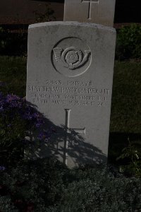 Bois Grenier Communal Cemetery - Speight, Matthew Raynor