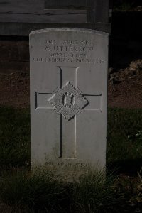 Bois Grenier Communal Cemetery - Utterson, A