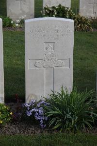 Coxyde Military Cemetery - Armour, Alexander