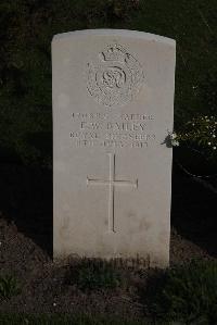 Coxyde Military Cemetery - Bailey, E W