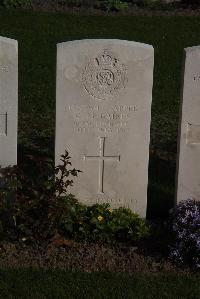 Coxyde Military Cemetery - Baines, G M