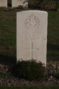 Coxyde Military Cemetery - Banks, T