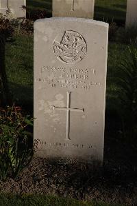 Coxyde Military Cemetery - Barker, T