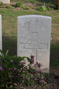 Coxyde Military Cemetery - Barnett, Wilfred James