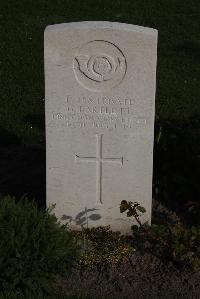 Coxyde Military Cemetery - Bartlett, G