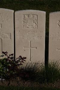 Coxyde Military Cemetery - Beach, George