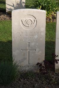 Coxyde Military Cemetery - Beadle, E