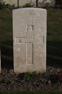 Coxyde Military Cemetery - Beadle, James Frederick