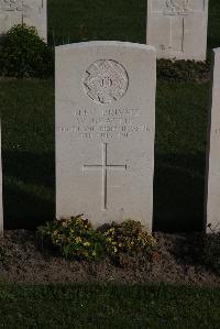 Coxyde Military Cemetery - Beattie, W