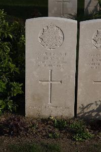 Coxyde Military Cemetery - Bennett, Norman