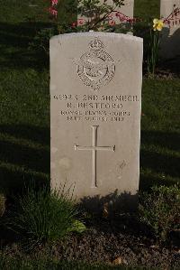 Coxyde Military Cemetery - Bestford, R