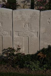 Coxyde Military Cemetery - Bettany, G W