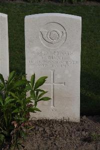 Coxyde Military Cemetery - Bisat, Fred