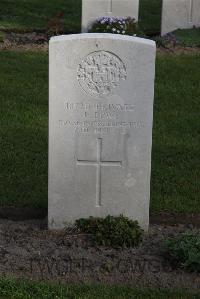 Coxyde Military Cemetery - Bowe, J