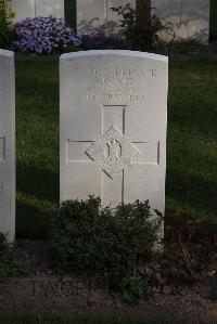 Coxyde Military Cemetery - Boyes, Angus