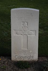 Coxyde Military Cemetery - Brewer, H J S