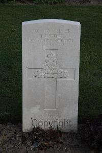 Coxyde Military Cemetery - Bridge, Harry