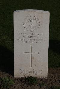 Coxyde Military Cemetery - Burton, W