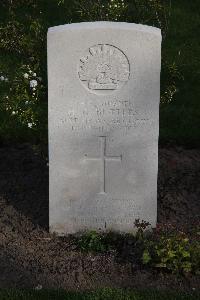 Coxyde Military Cemetery - Butters, Harold Charles