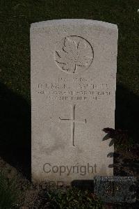 Coxyde Military Cemetery - Campbell, Donald J. McKenzie