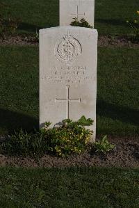 Coxyde Military Cemetery - Campbell, Peter Renwick