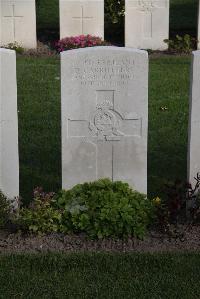 Coxyde Military Cemetery - Carruthers, D