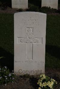 Coxyde Military Cemetery - Castle, Denis Guthrie