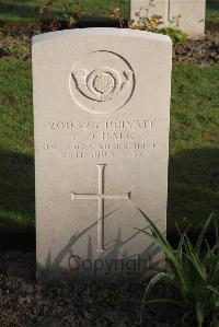 Coxyde Military Cemetery - Chalk, Percy