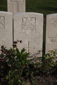 Coxyde Military Cemetery - Clarke, H