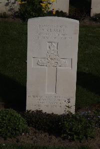 Coxyde Military Cemetery - Clarke, Norman