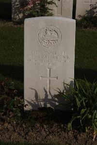 Coxyde Military Cemetery - Clutterbuck, James Edward