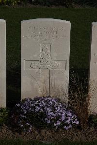 Coxyde Military Cemetery - Coombe, Wilfred