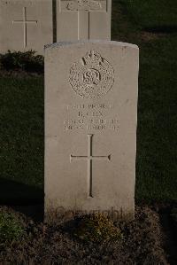 Coxyde Military Cemetery - Cox, Benjamin