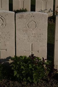 Coxyde Military Cemetery - Coxill, Walter Harry