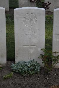 Coxyde Military Cemetery - Craig, W